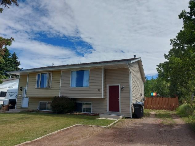 Lovley 3 Bedroom Duplex Located in Sylvan Lake!! - Photo 2 of 11