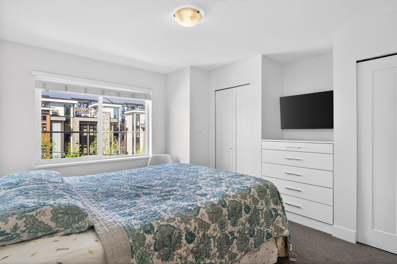 8570 204 St - Photo 2 of 40