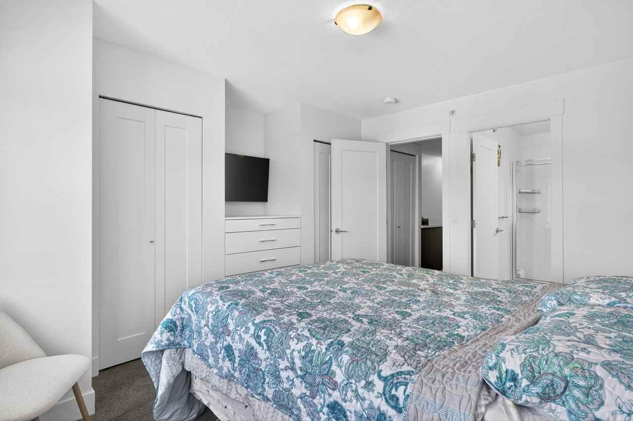 8570 204 St - Photo 4 of 40