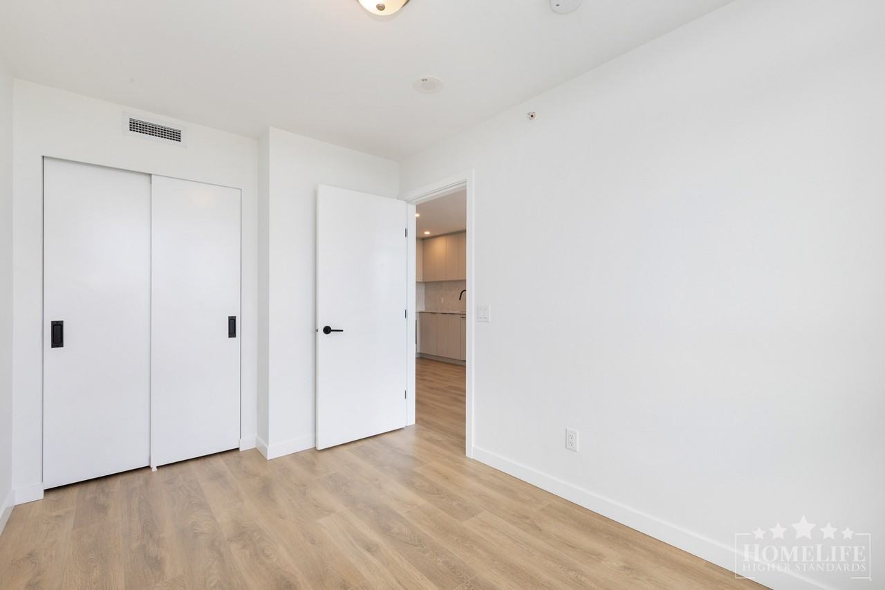 13685 102 Ave - Photo 2 of 15