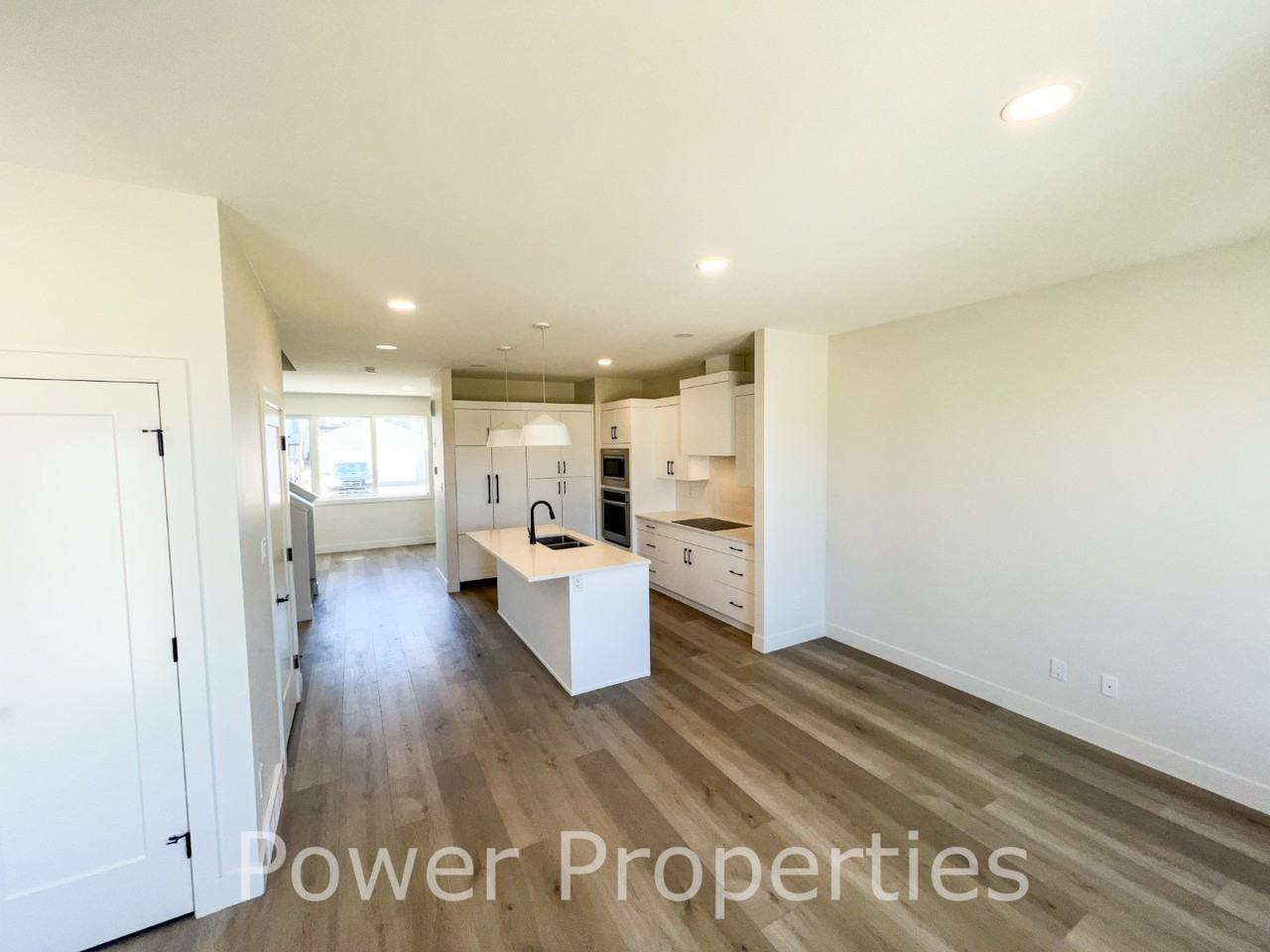 1016 Coalbrook Gate W - Photo 4 of 27