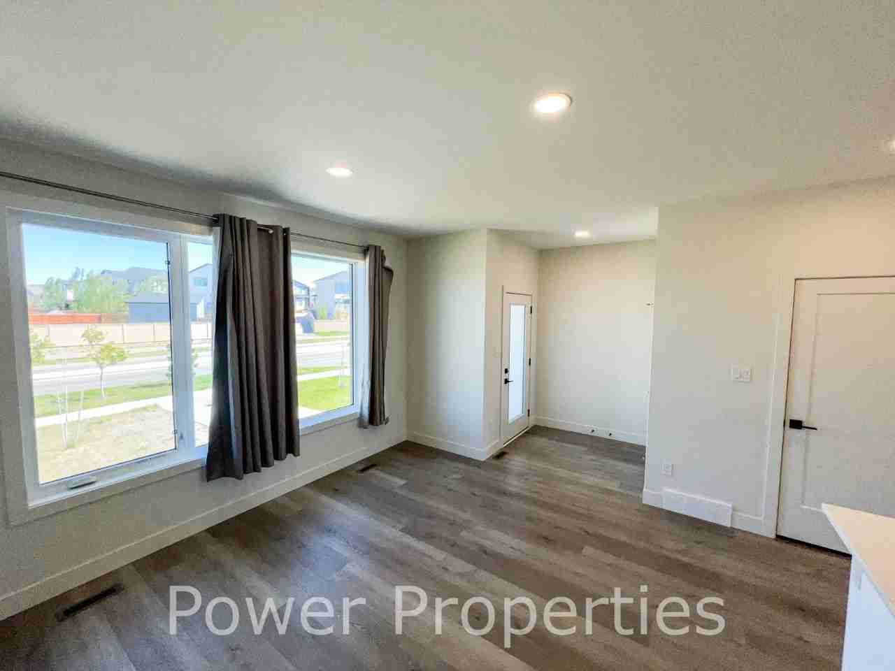 1016 Coalbrook Gate W - Photo 7 of 27
