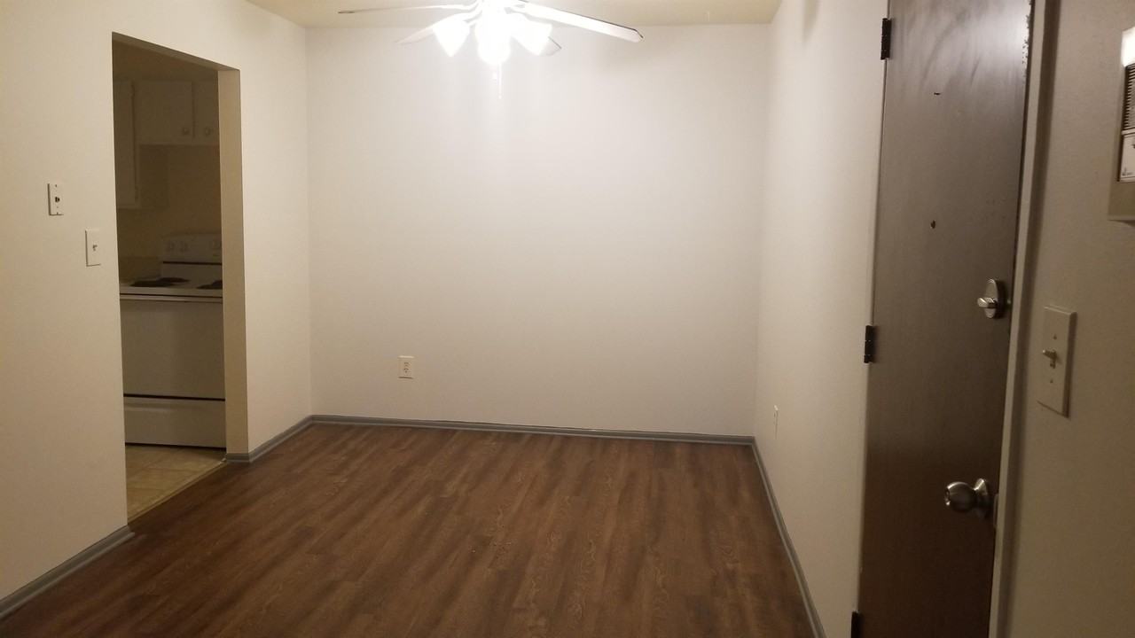 1820 Axtell Dr #1 - Photo 3 of 11