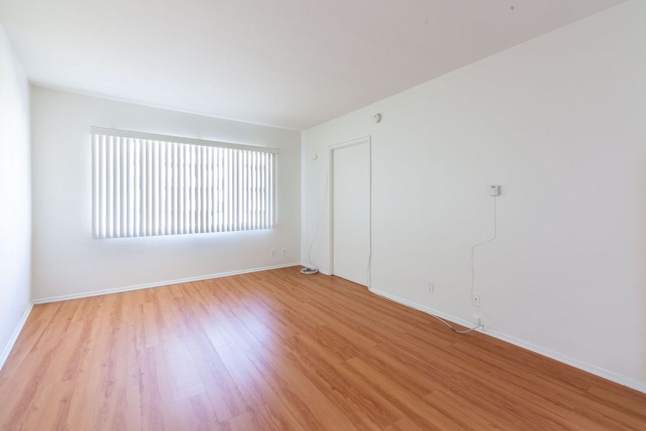 Levering Arms Apartments - Photo 4 of 39
