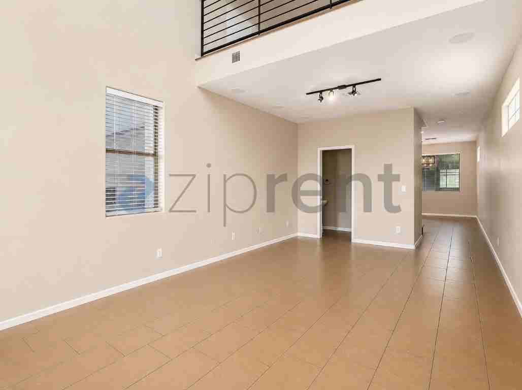 2315 E Pinchot Ave #128