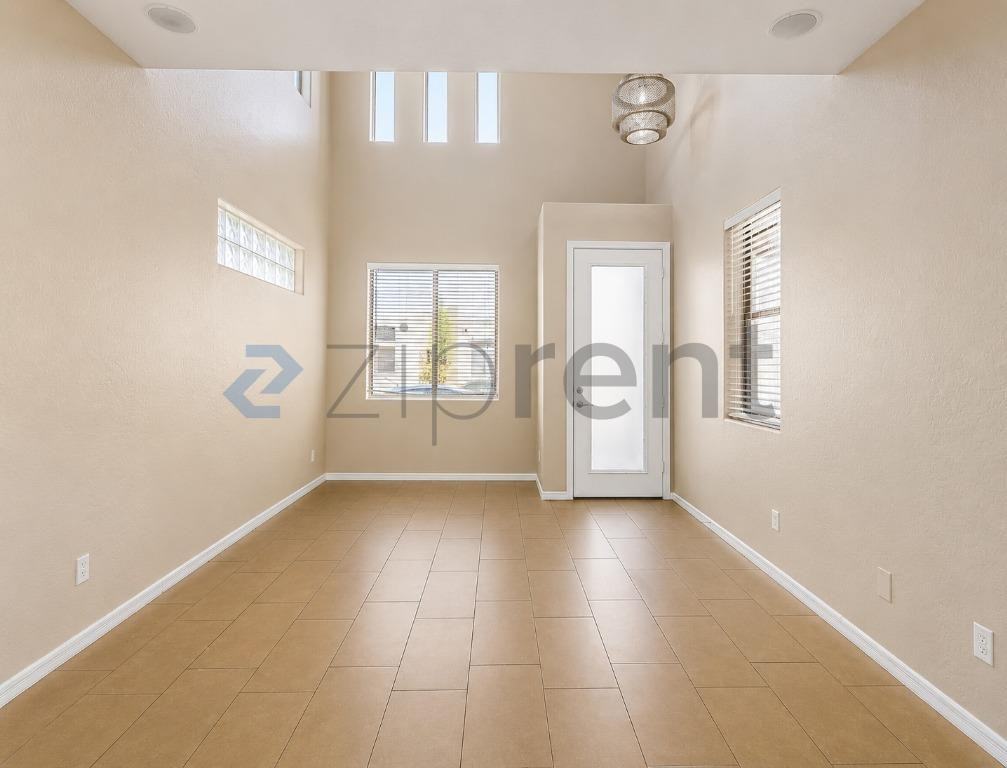 2315 E Pinchot Ave #128 - Photo 5 of 45
