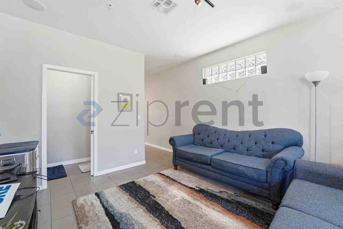 2315 E Pinchot Ave #128 - Photo 6 of 45