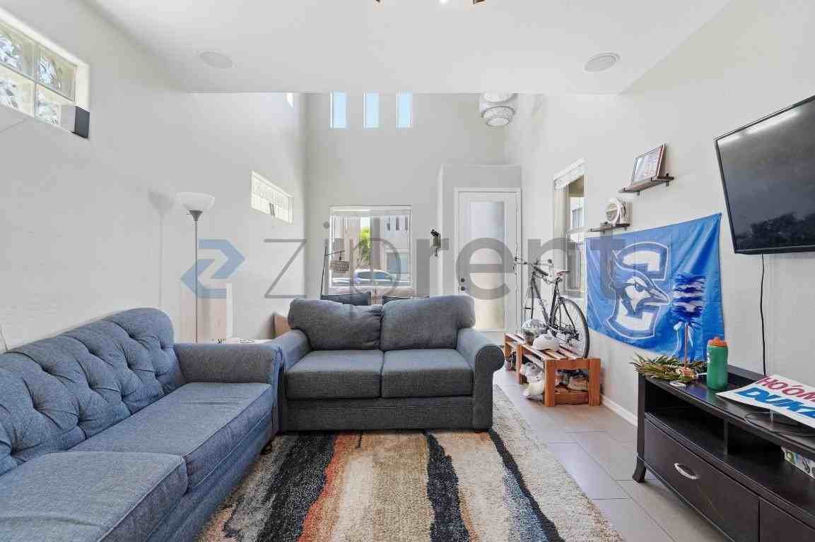 2315 E Pinchot Ave #128 - Photo 7 of 45