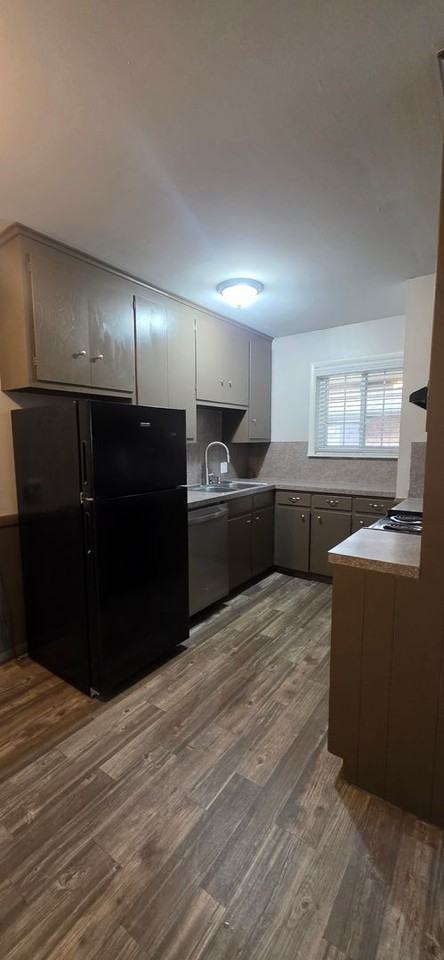 Colonial Terrace - Photo 3 of 47
