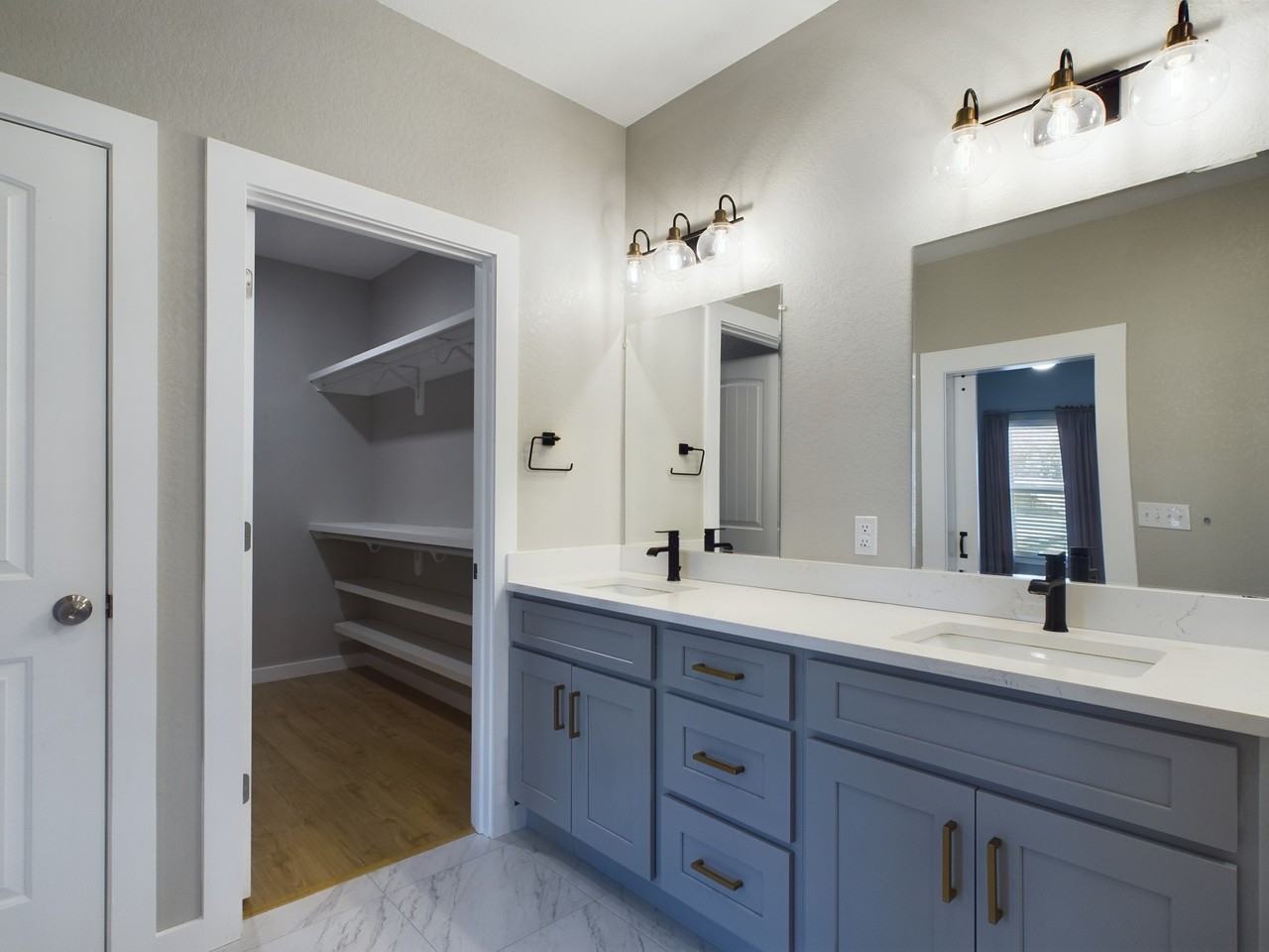 102 Feather Way - Photo 3 of 34