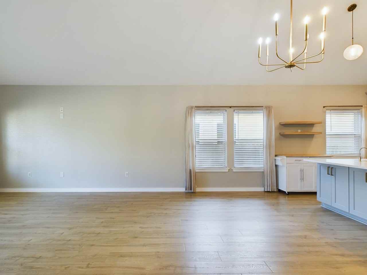 102 Feather Way - Photo 4 of 34