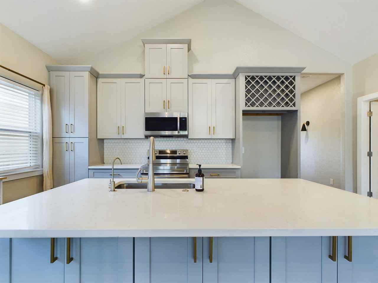 102 Feather Way - Photo 2 of 34