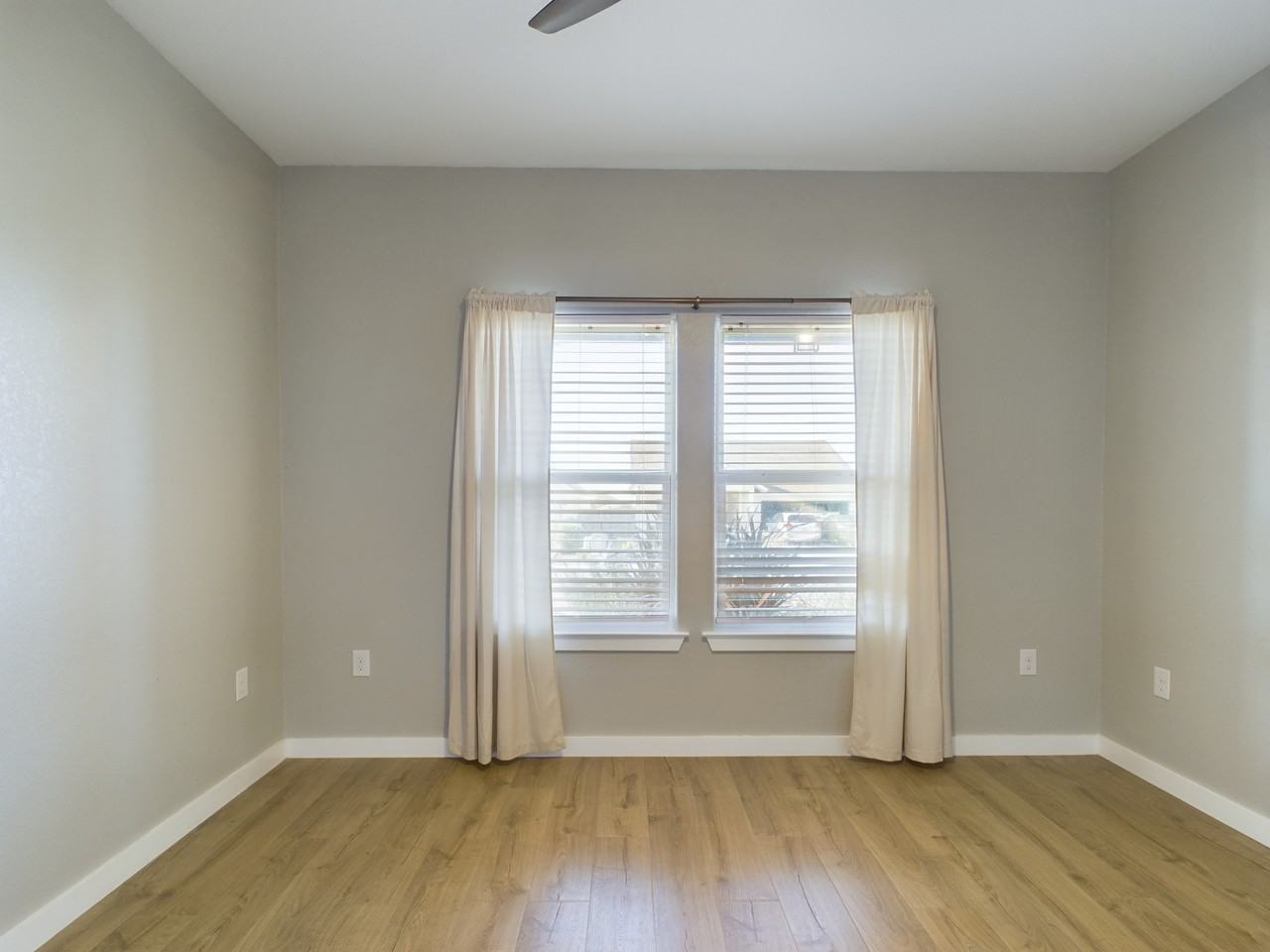 102 Feather Way - Photo 2 of 34