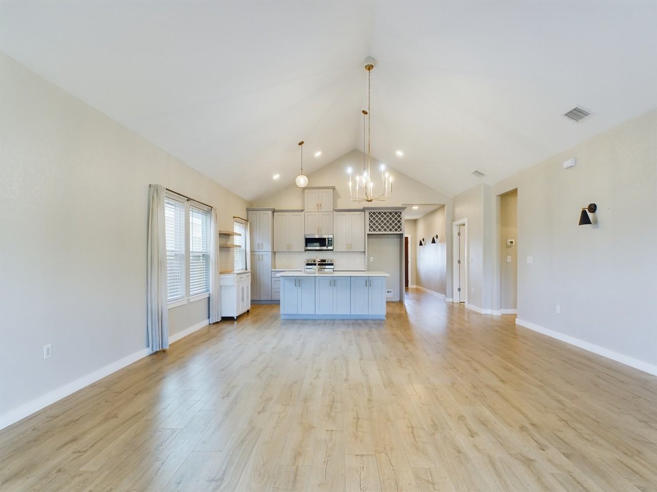 102 Feather Way - Photo 5 of 34