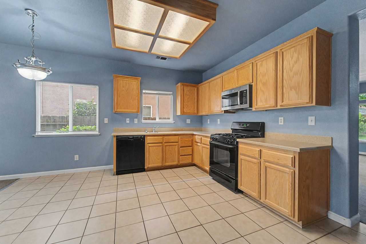 1147 Sam Rider Way - Photo 3 of 13