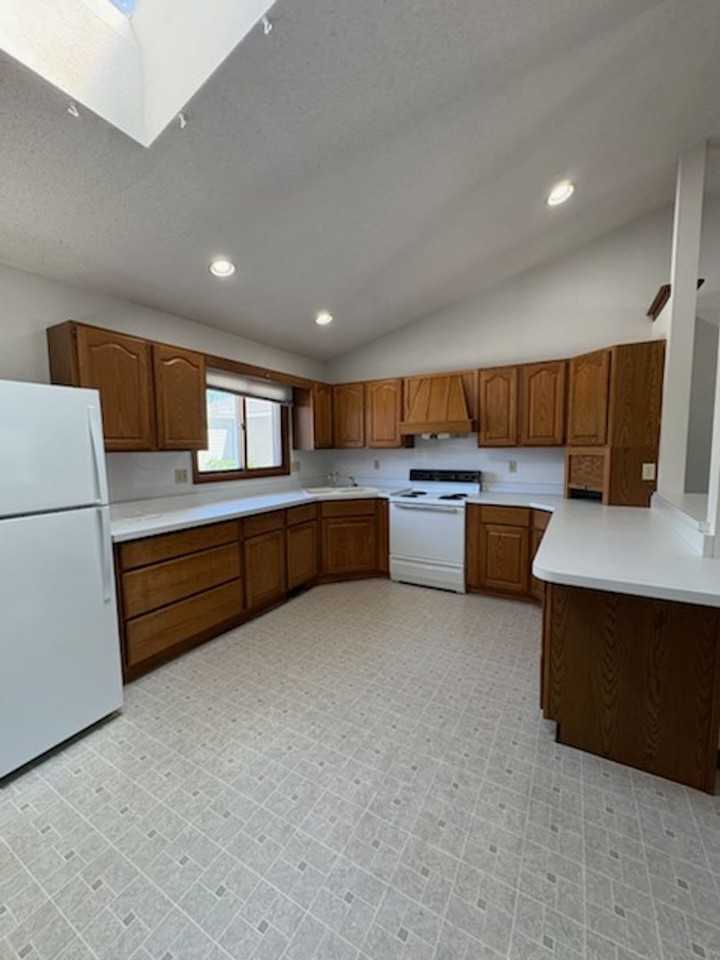 1936 Fremont St - Photo 6 of 18