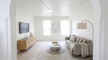 featured image of 1028 W 5th St