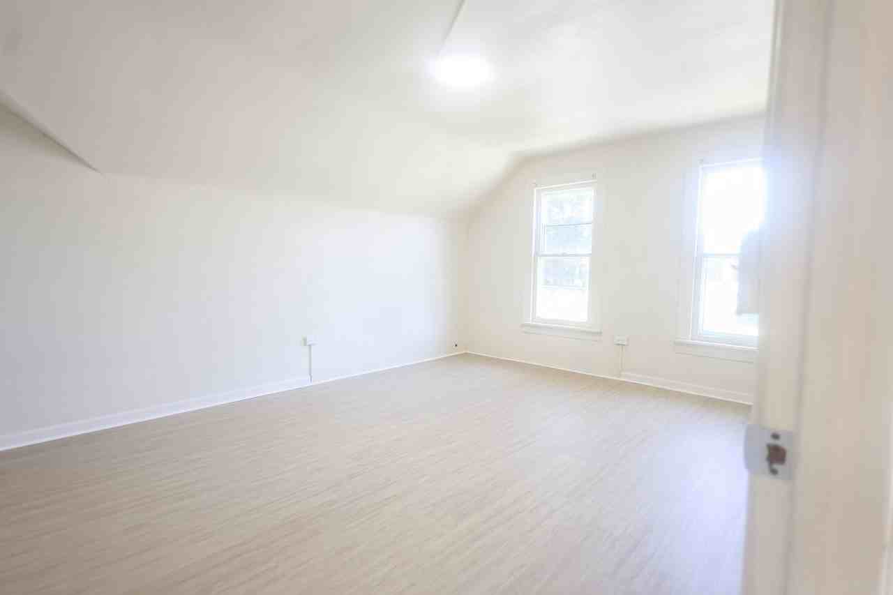 1028 W 5th St - Photo 5 of 29