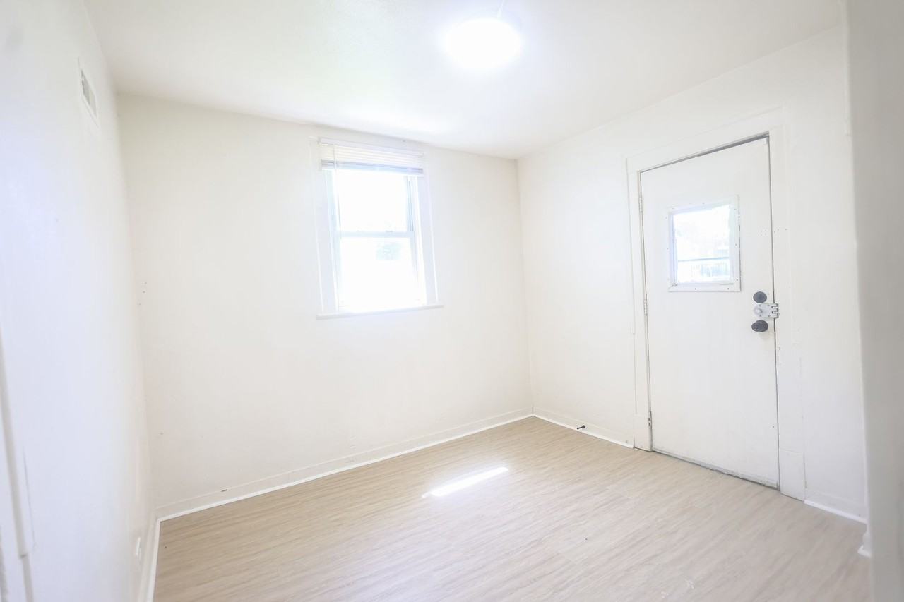 1028 W 5th St - Photo 7 of 29