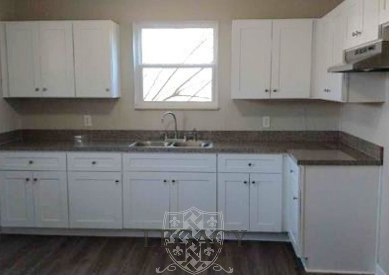 1312 Searcy St - Photo 2 of 5