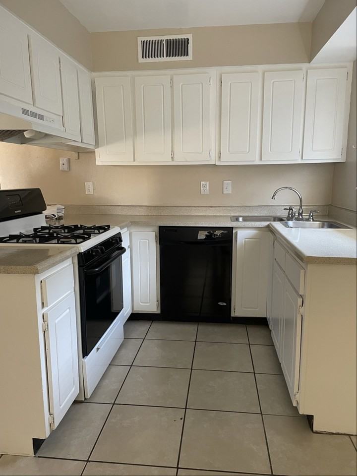 3006 E Glen Dr #3006 - Photo 4 of 7