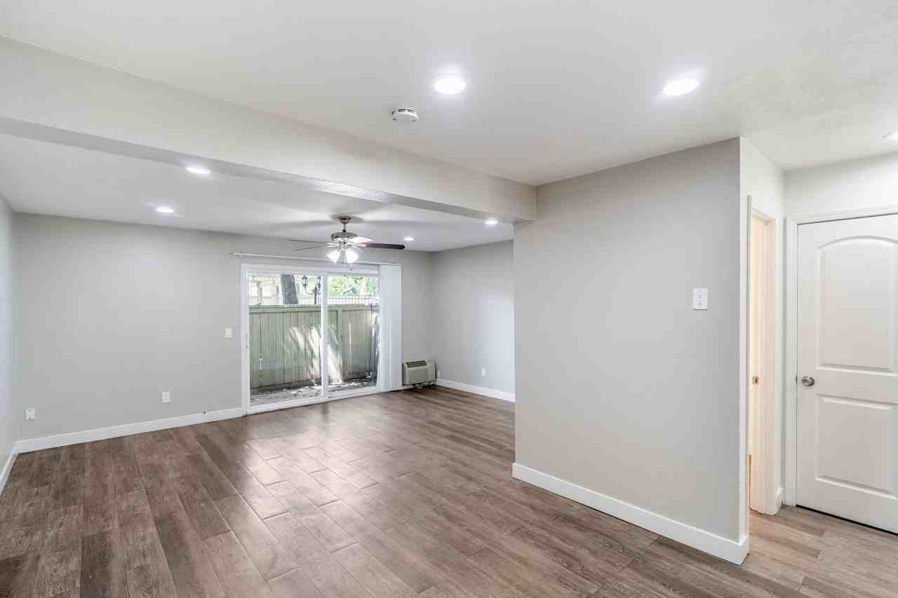 Country Squire Apartments - Photo 4 of 20