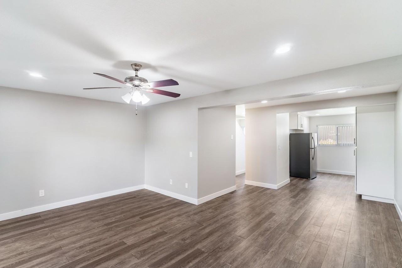 Country Squire Apartments - Photo 7 of 20