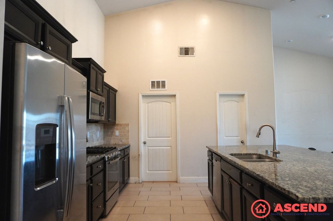 7209 Conduit St - Photo 3 of 5