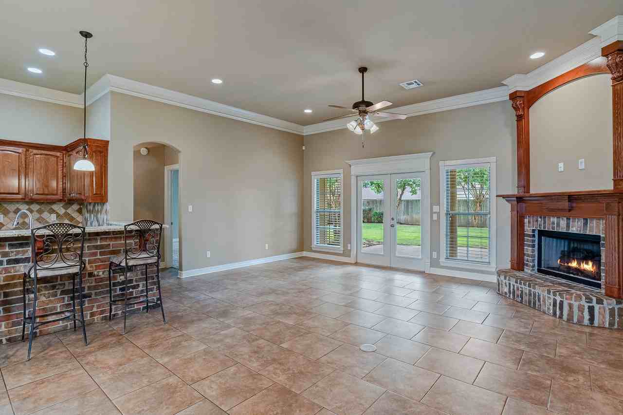 713 Saint Martin Ln #NA - Photo 4 of 20