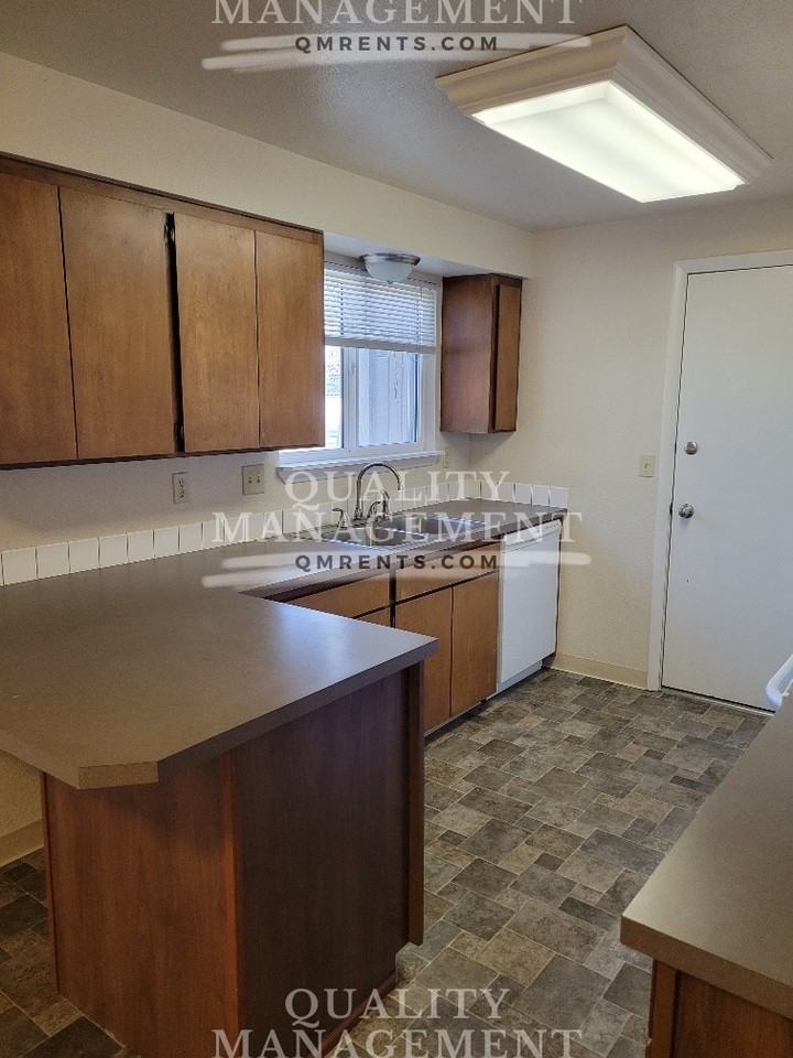 2007 S Locust St - Photo 2 of 15