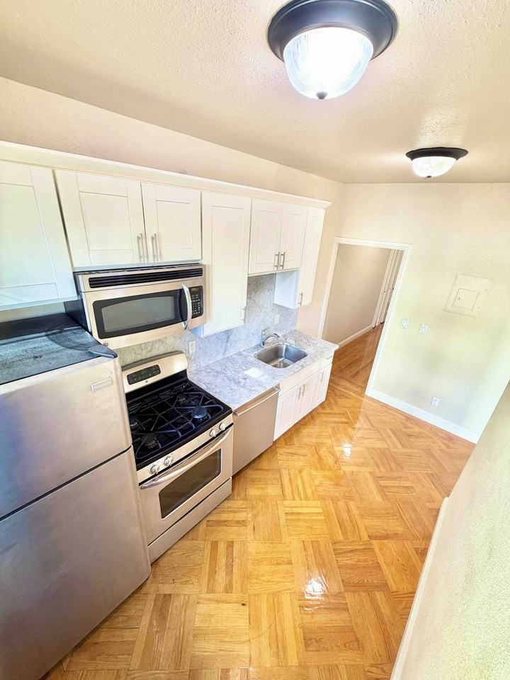 3140 21st St #103A - Photo 5 of 17