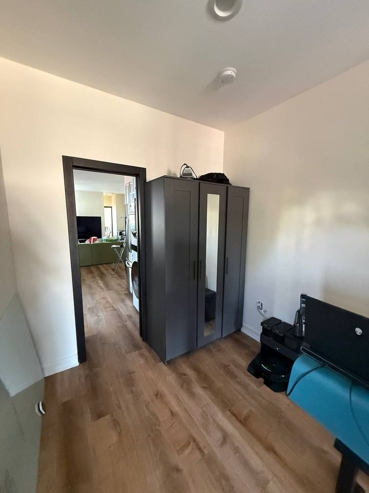 47th St #6 - Photo 4 of 12