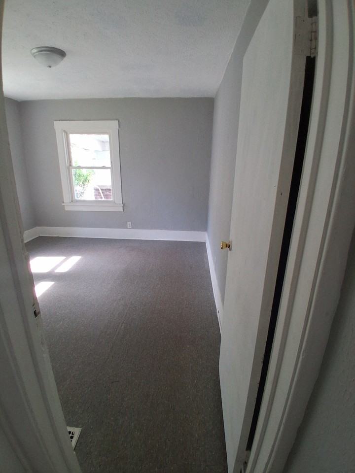 813 E Lawrence St #NA - Photo 3 of 12