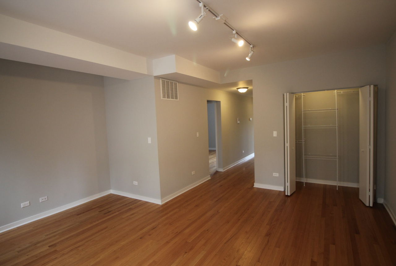 6449 N Claremont Ave #3 - Photo 3 of 12