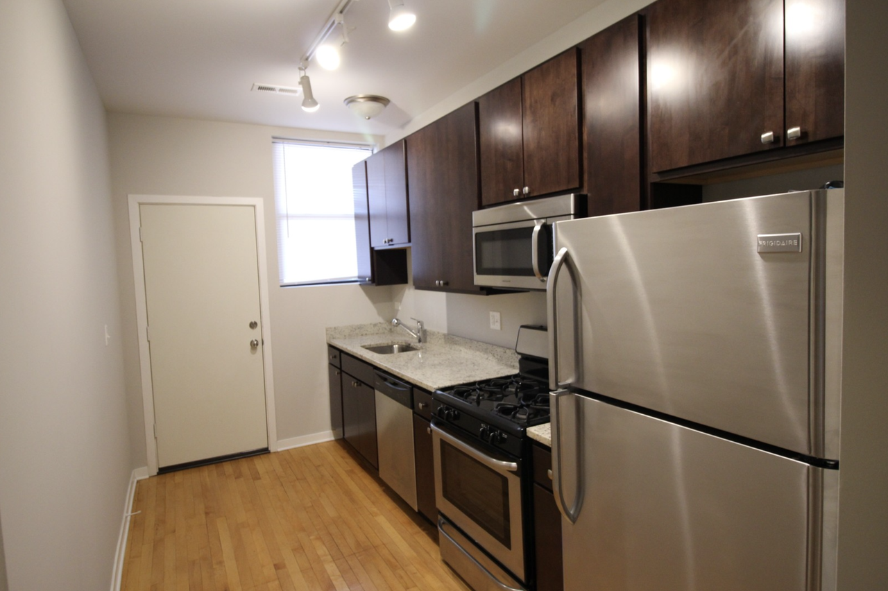 6449 N Claremont Ave #3 - Photo 5 of 12