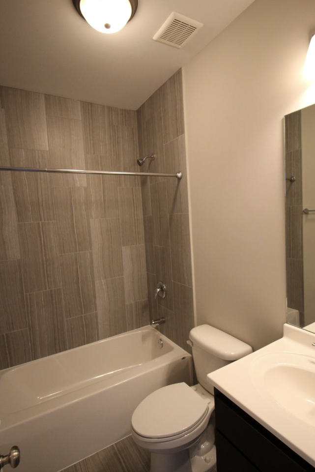 6449 N Claremont Ave #3 - Photo 7 of 12