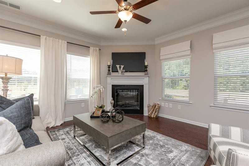 327 Braswell Ct - Photo 4 of 8