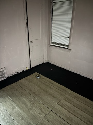 20438 Russell St - Photo 3 of 14