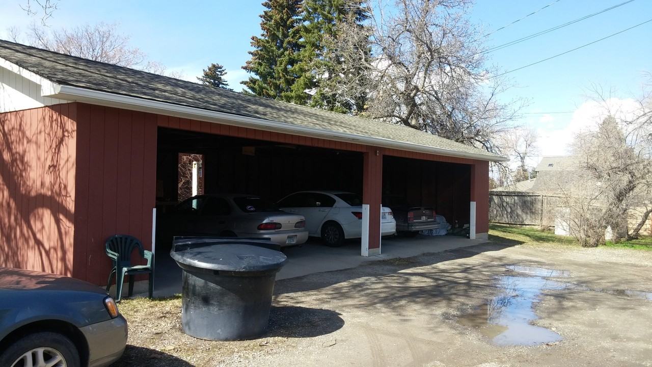 124 S 11th Ave - Photo 2 of 11