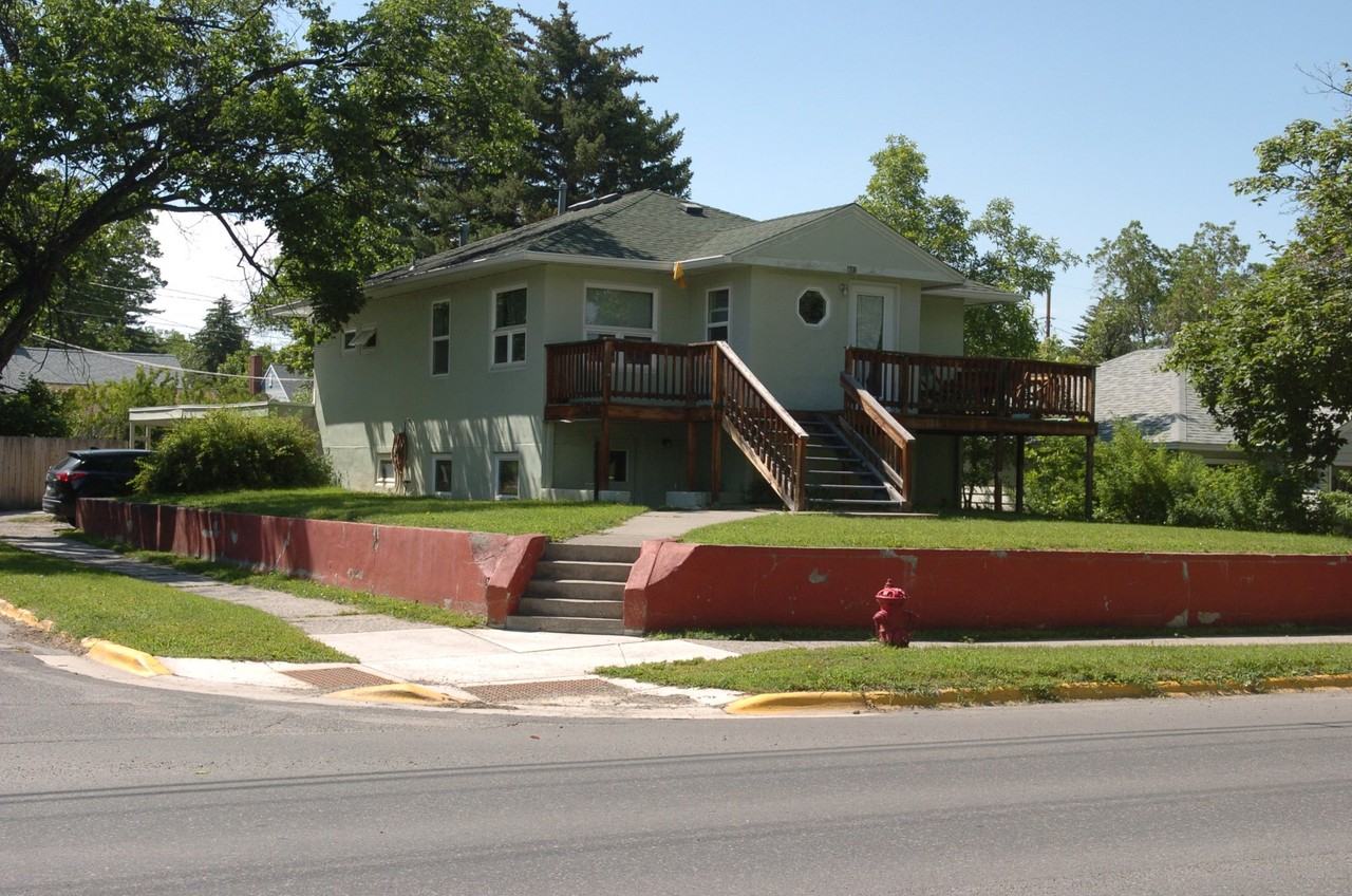 1107 W Story St - Photo 2 of 13