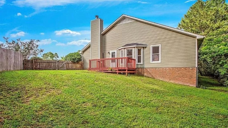 5721 Charbonneau Ct - Photo 4 of 21