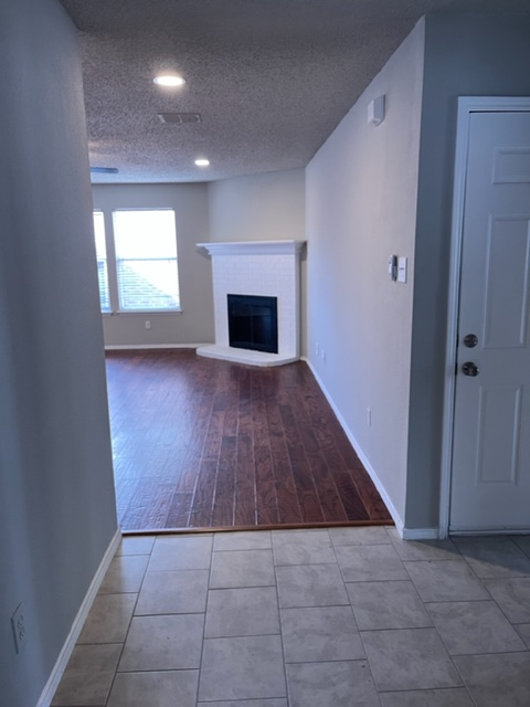 1579 Crown View Dr - Photo 2 of 11