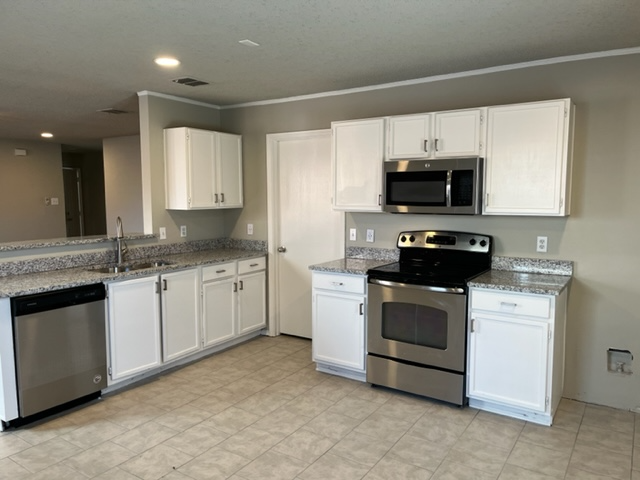 1579 Crown View Dr - Photo 4 of 11
