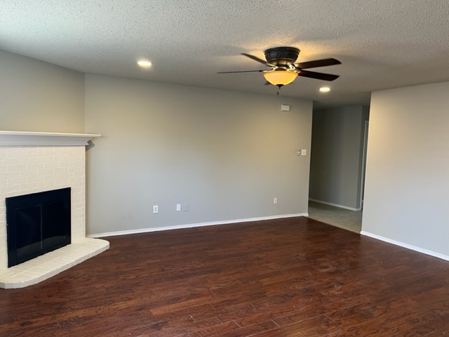 1579 Crown View Dr - Photo 5 of 11