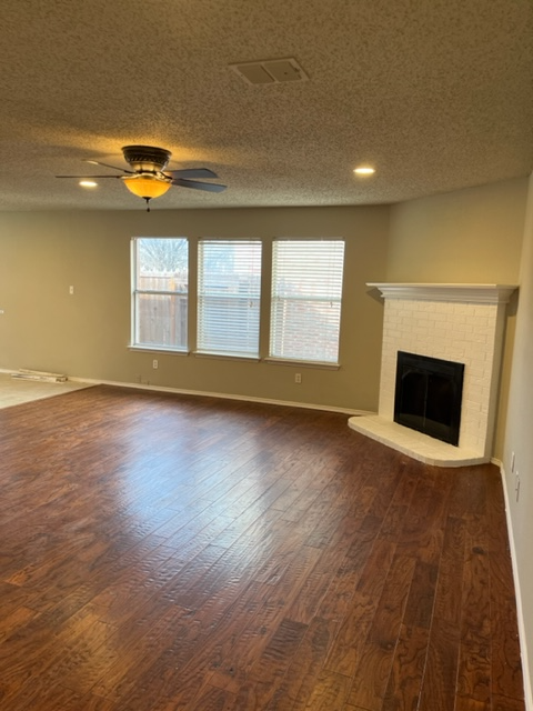 1579 Crown View Dr - Photo 6 of 11