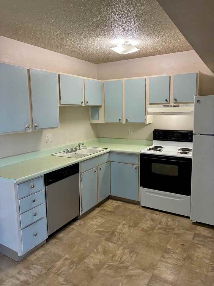 3035 E Fountain Blvd - Photo 4 of 18