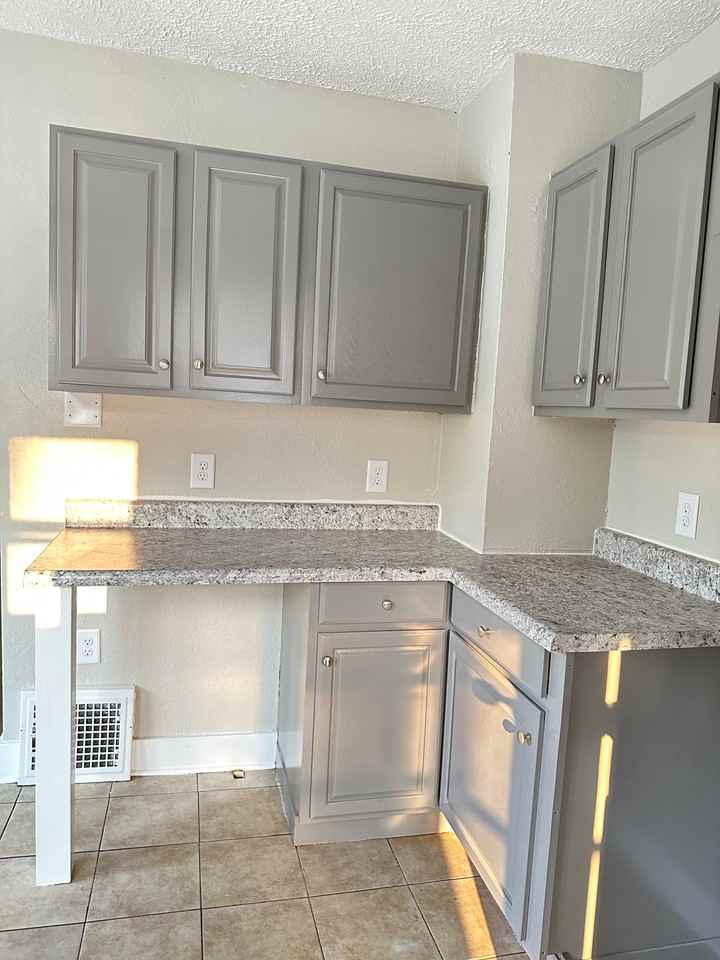 1607 Mcilwraith St #1 - Photo 5 of 19