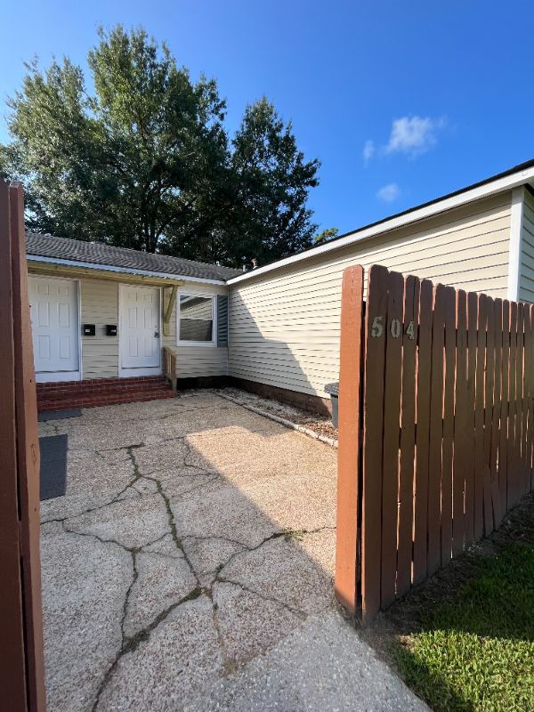504 Kirk St - Photo 2 of 8