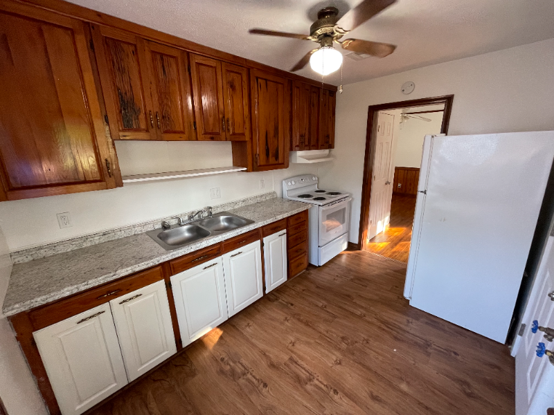504 Kirk St - Photo 4 of 8