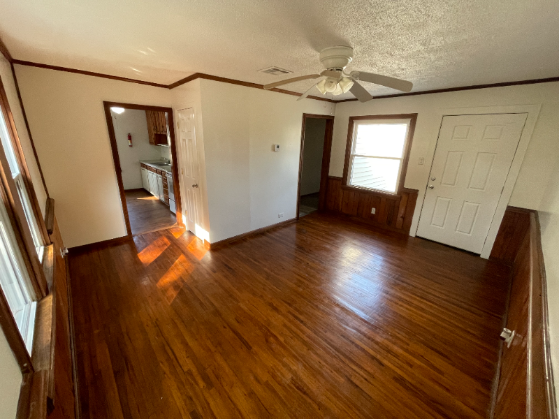 504 Kirk St - Photo 5 of 8